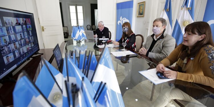 «Sí, juró»:  150 alumnas y alumnos  prometieron lealtad a la bandera