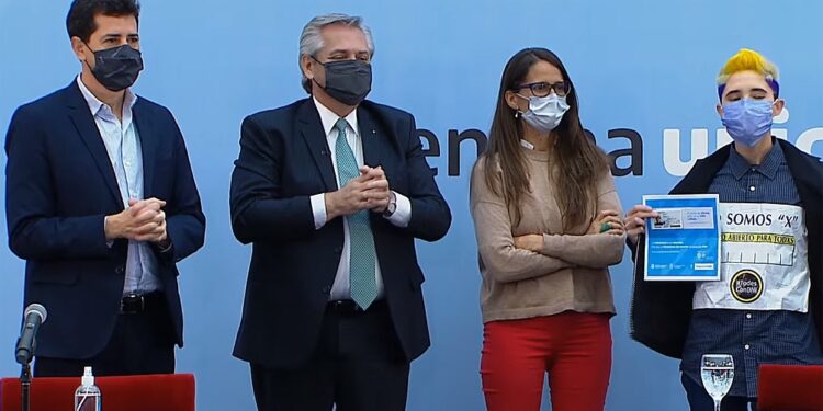 Desde hoy, las personas no binarias podrán elegir «X» en el DNI