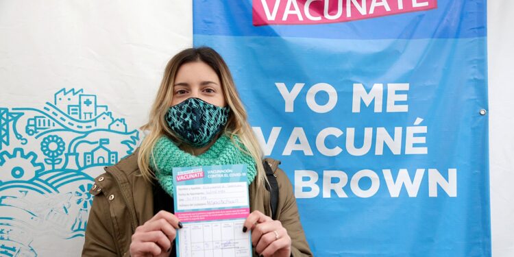 Brownianos mayores de 35 años ya se vacunan sin turno previo