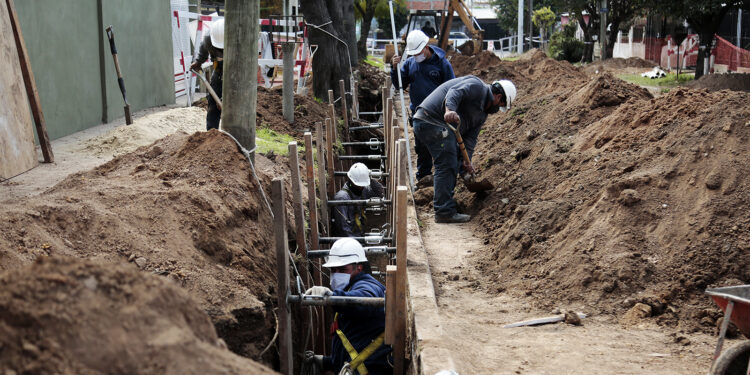 El municipio y AYSA avanzan con obras de cloacas que benefician a 15 mil vecinos