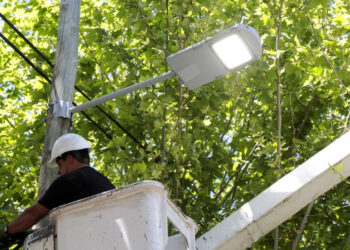 Brown cerró un acuerdo con Provincia para sumar más luces led