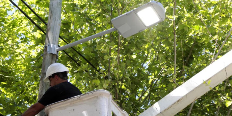 Brown cerró un acuerdo con Provincia para sumar más luces led