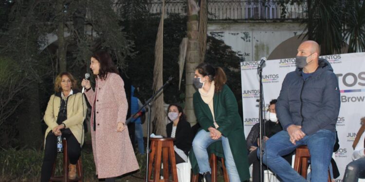 Juntos presentó su lista en Brown: habrá interna local entre Santilli y Manes