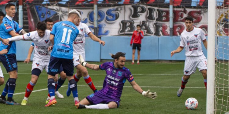 Insólito: Brown de Adrogué hizo dos goles en contra y empató un partido que tenía ganado