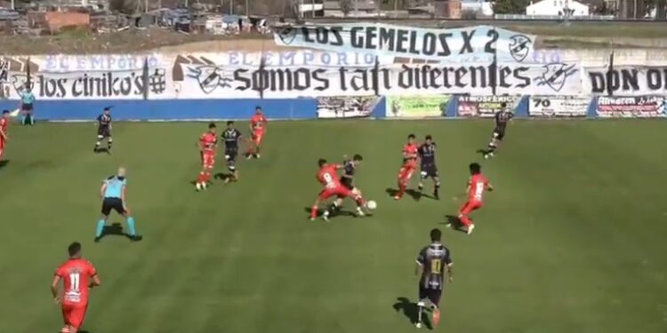 Claypole empató otra vez y suma nueve sin triunfos