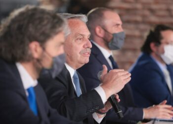 Alberto relanza el gobierno con seis nuevos ministros que jurarán el lunes