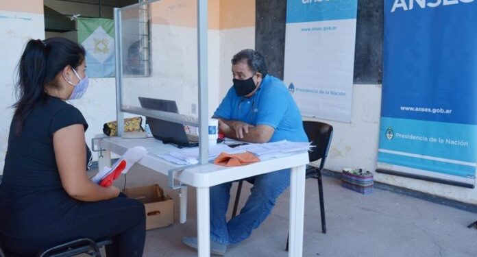 La ANSES llega a Villa Paris para asesorar a vecinos y vecinas sobre diferentes trámites
