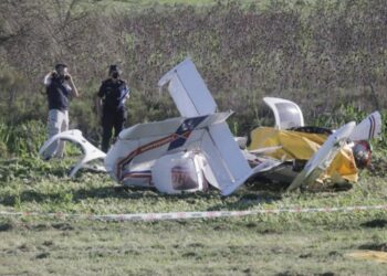 Dos muertos al caer una avioneta en Berazategui