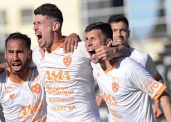 A Claypole se le escapó el triunfo y golearon a Sanma en Burzaco