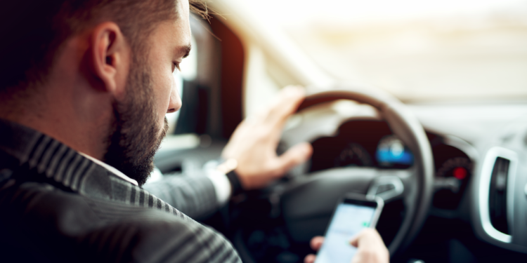 El gobierno bonaerense promulgó una ley de «conducción segura» para jóvenes