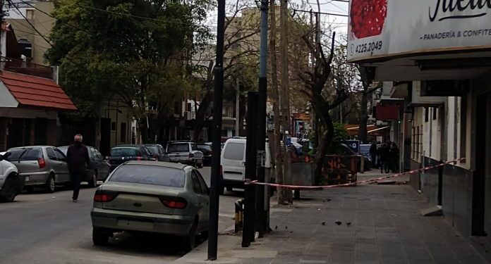 Lanús: se suicidó en la puerta de la comisaría al enterarse de la muerte de su madre