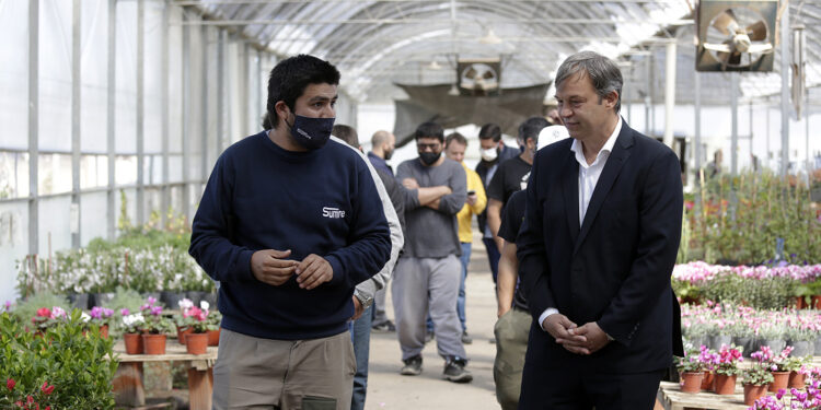 En Longchamps cuenta con el segundo mercado de plantas más grande de la provincia