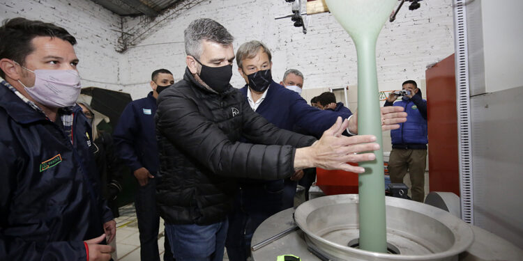 En Burzaco inauguraron un centro  de producción que genera decenas de puestos de trabajo