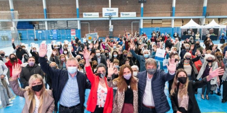 Tolosa Paz y Volnovich se encontraron con jubilados y pensionados en Brown