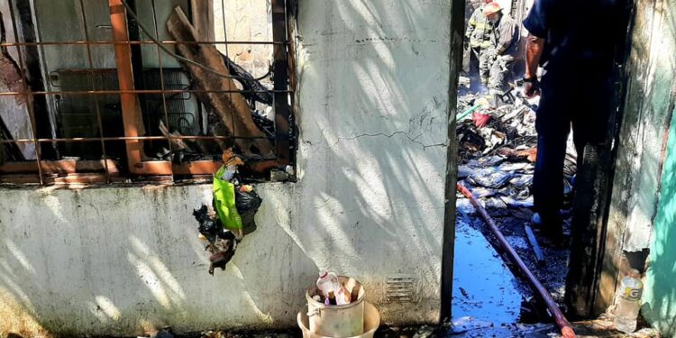 Longchamps: tres viviendas afectadas por feroz incendio