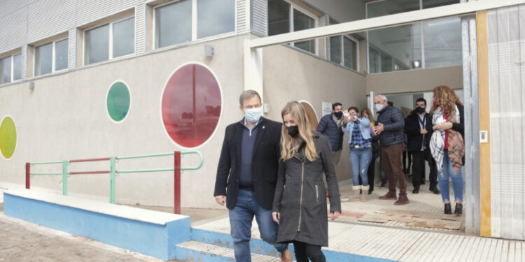 Cascallares y Vila inauguraron una nueva escuela primaria en Glew