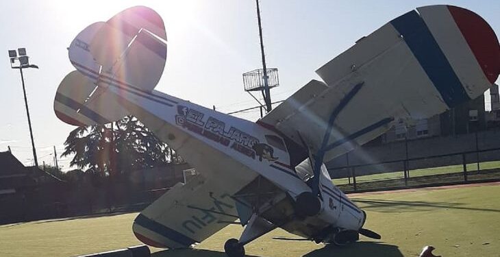 Cayó una avioneta en Burzaco y el piloto se salvó de milagro