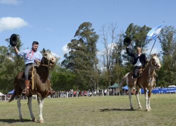 Desfile tradicionalista, shows artísticos y feria de productores en la granja municipal