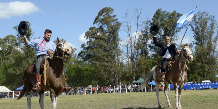 Desfile tradicionalista, shows artísticos y feria de productores en la granja municipal