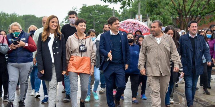 Kicillof recorrió una obra de 43 cuadras de asfalto en Solano