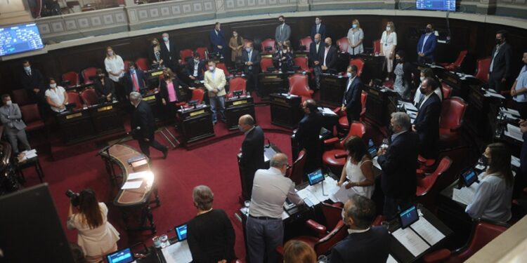 La legislatura bonaerense aprobó una reforma y  habilita la reelección de intendentes