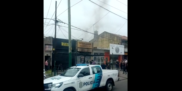 Impresionante incendio en Rafael Calzada: un almacén de San Martín quedó bajo llamas