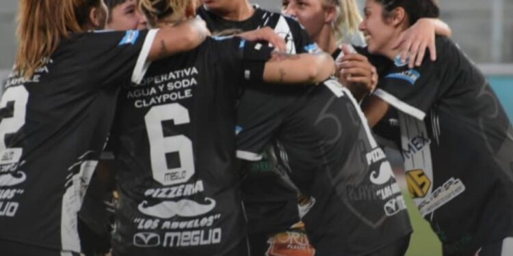 En un partidazo, Claypole perdió la final en Córdoba