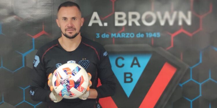 Brown ya tiene a su primer refuerzo: el arquero que reemplaza a Ríos