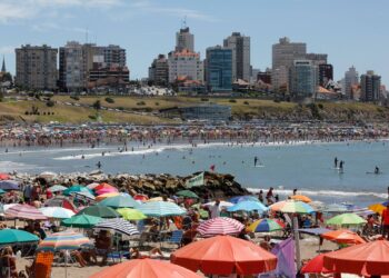 Verano 2022: la Costa Argentina alcanza el 100% de ocupación hotelera en una temporada récord