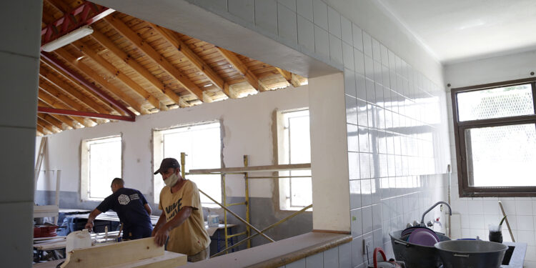 Brown: continúan las obras en escuelas antes del comienzo del ciclo lectivo 2022