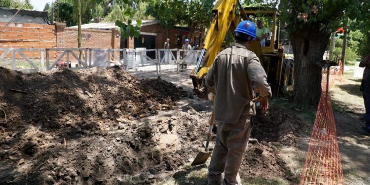 Provincia invierte $ 222 millones para obras de cloacas en Don Orione