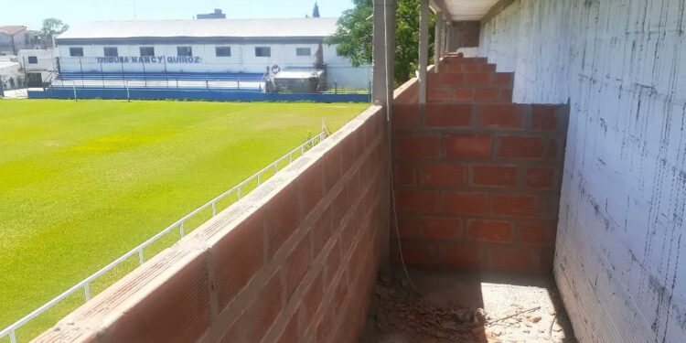 San Martín de Burzaco construye vestuarios nuevos, cabinas y palcos