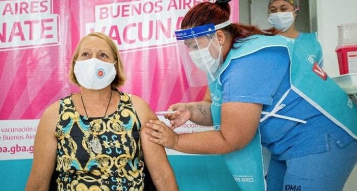 En Buenos Aires se aplican 180 mil vacunas por día y la situación «está controlada»