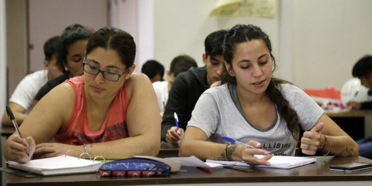 Inscriben al plan fines en Almirante Brown