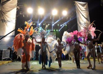 Longchamps: por razones climáticas, se reprogramó el carnaval de Brown