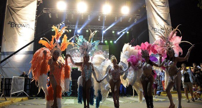 Longchamps: por razones climáticas, se reprogramó el carnaval de Brown