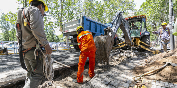 Las obras de extensión de la red cloacal de Burzaco benefician a más de 13 mil vecinos