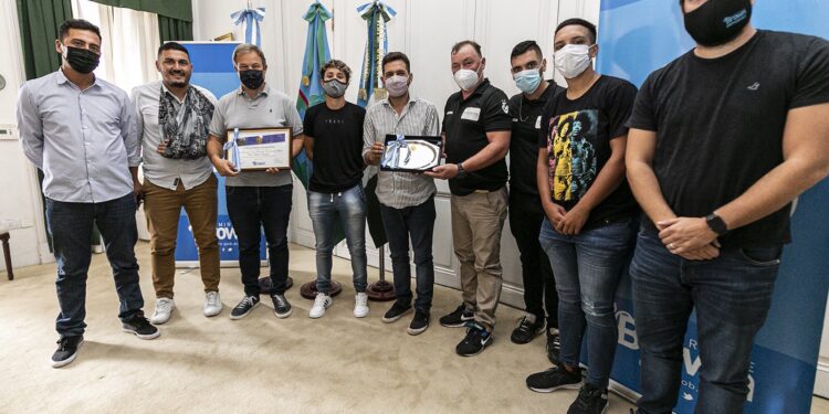 Cascallares y Fabiani distinguieron al fútbol femenino del Club Claypole por su ascenso