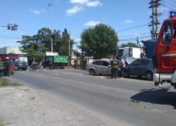 Claypole: triple choque en Lacaze y Garibaldi
