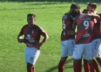 De local, Claypole le ganó a Italiano en el final del partido
