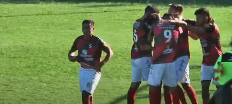 De local, Claypole le ganó a Italiano en el final del partido