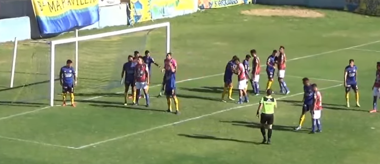 A Claypole se le escapó el triunfo sobre el final y con un penal polémico