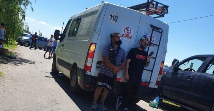 Vecinos de un country de Guernica agredieron a operarios de Edesur que cortaban una conexión trucha