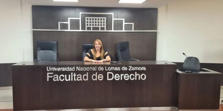 Así se emocionó Lizy Tagliani al aprobar un final en la Universidad de Lomas