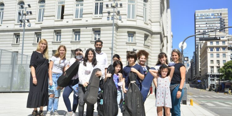 La Orquesta Escuela de Brown brilló ante una multitud en el CCK