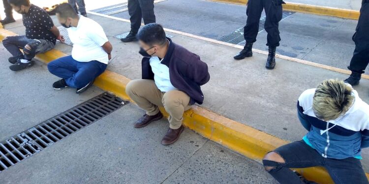 Cayó una banda que pinchaba ruedas para robar en el Aeropuerto de Ezeiza