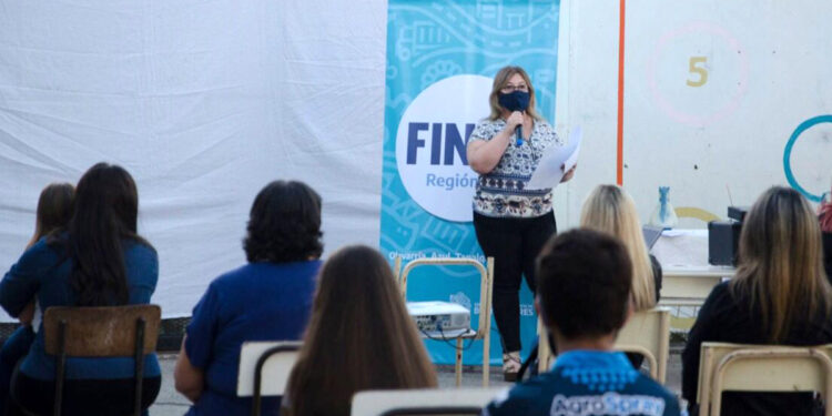 Plan FinEs: inscriben a jóvenes que quieran terminar sus estudios