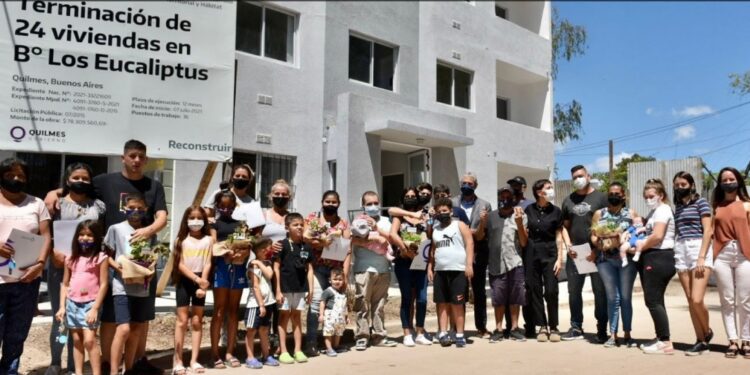 Familias de Varela, Berazategui, Avellaneda y Quilmes recibieron créditos para construcción
