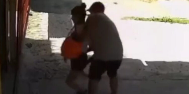 Buscan a un motociclista que manoseó a una adolescente de 13 años en Lomas de Zamora