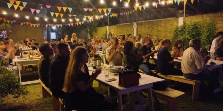 La peña «La de los viernes» de Adrogué propone una noche de tango, folklore y fusión